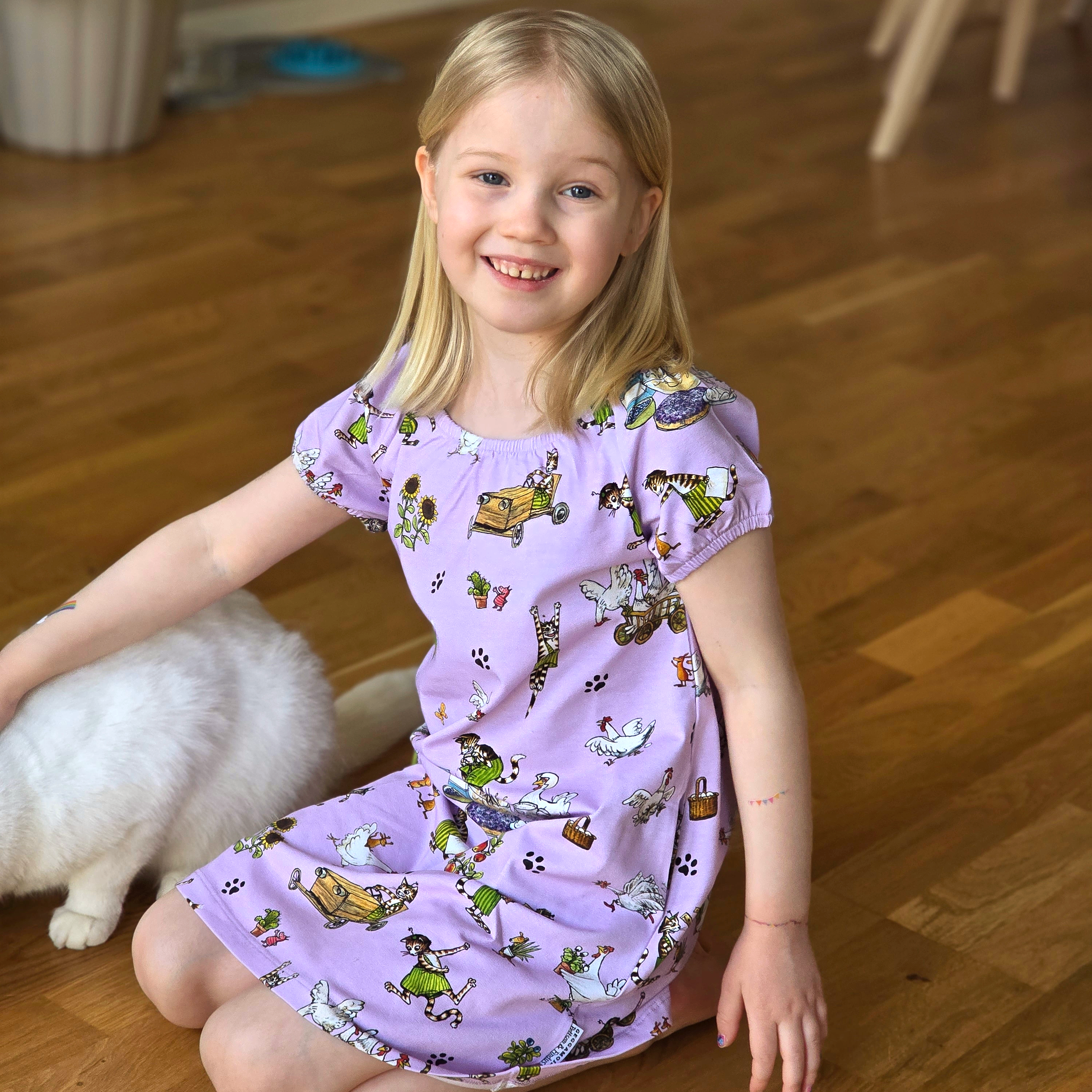 Singoallaklänning Pettson och Findus Lila
