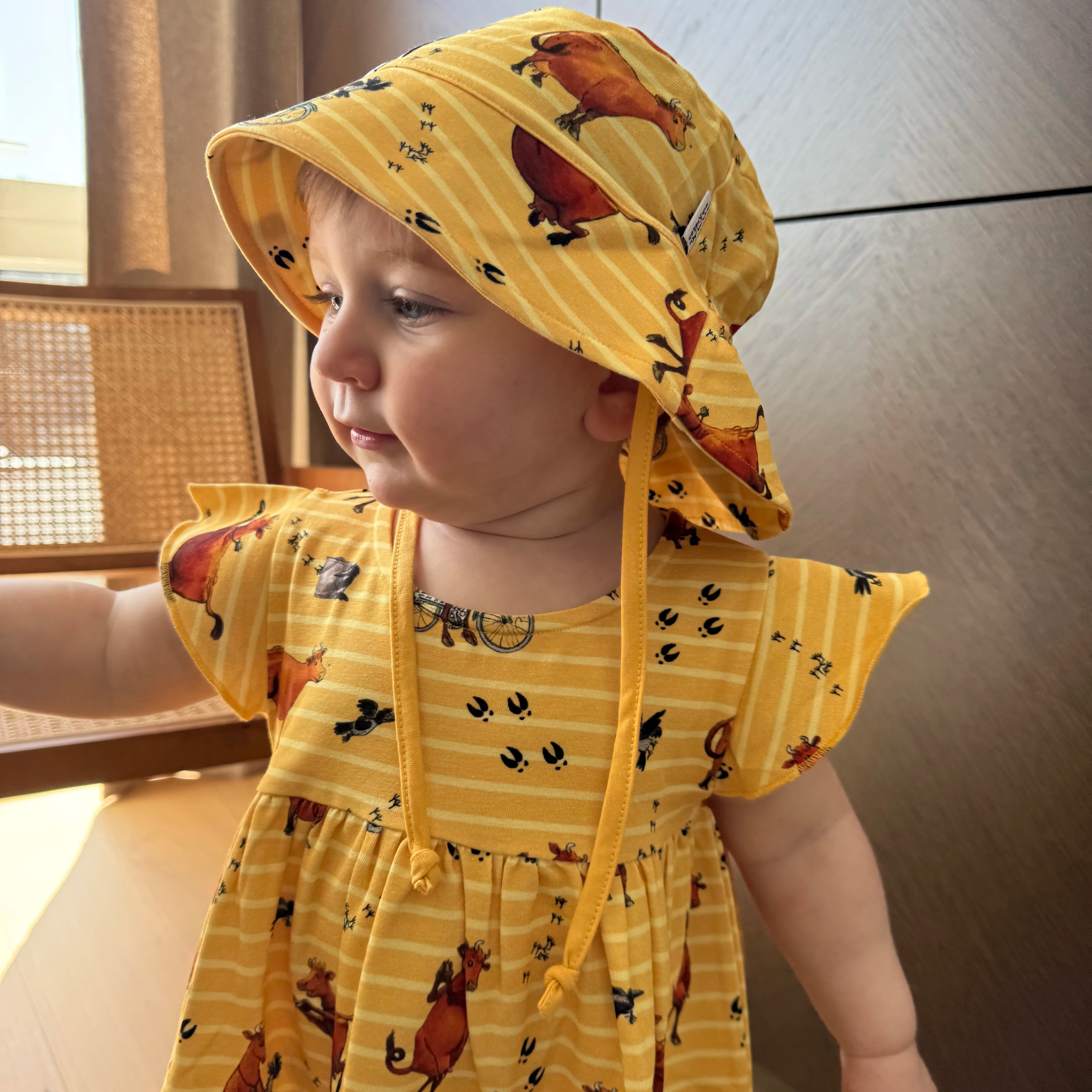 Solhatt Mamma mu och Kråkan Gul/Vit